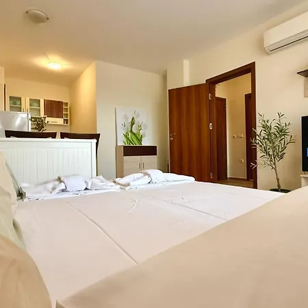 Апартаменти Bratanov Cascadas Family Сонячний Берег